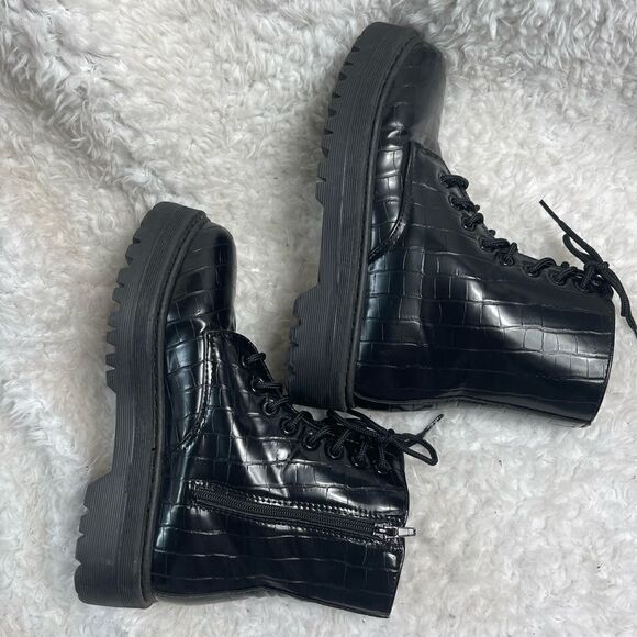 Qupid Black Croc print lace up Combat boots chunky soles side zipper EUR SZ40 - Picture 8 of 12